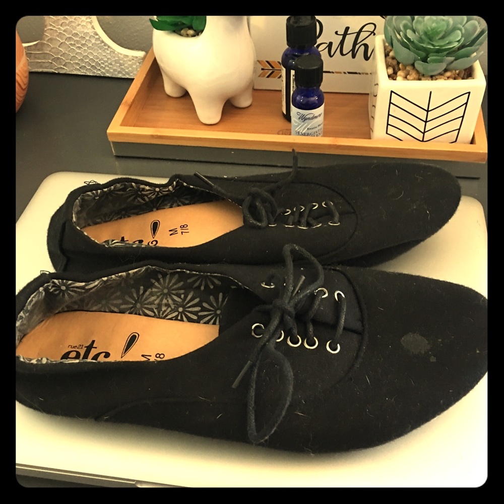 Rue 21 suede flats 🌼